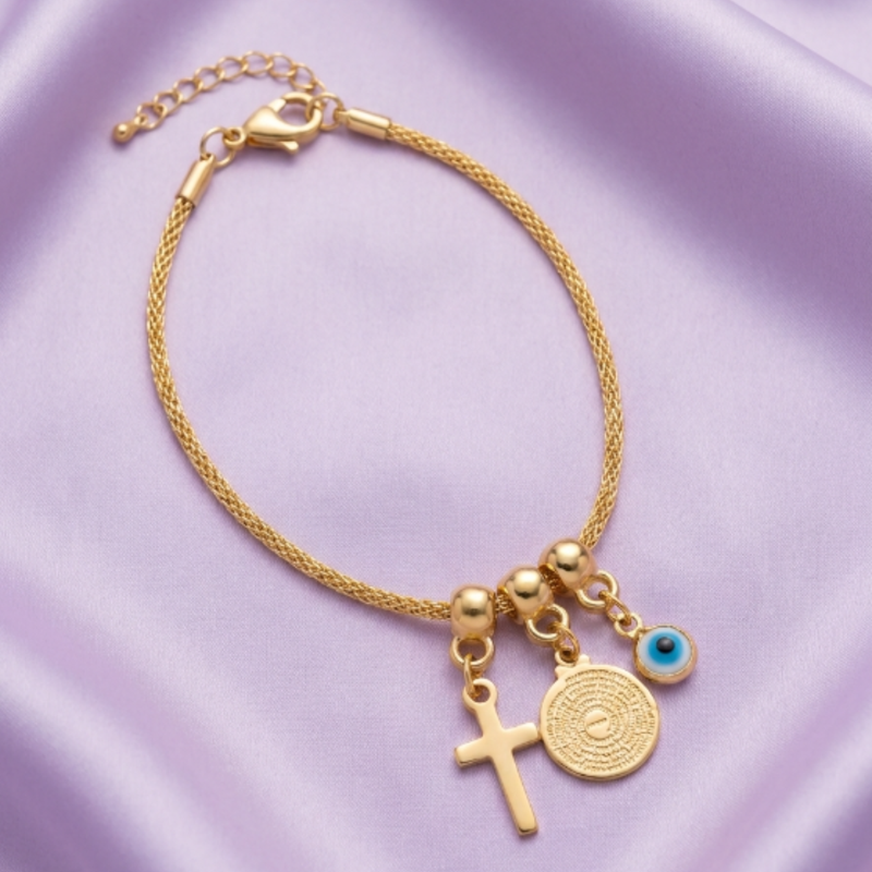 Pulseira patua com berloque dourada